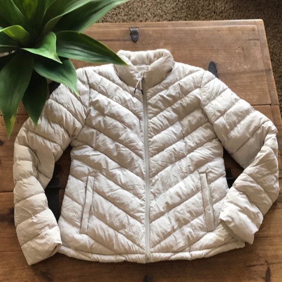 GAP Jackets & Blazers - GAP Puffer Jacket